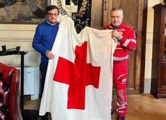 Giornata Croce Rossa, la bandiera sventola su Palazzo Aggiunti