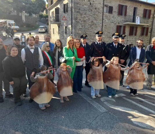 In migliaia alla Festa della Castagna di Caprese Michelangelo