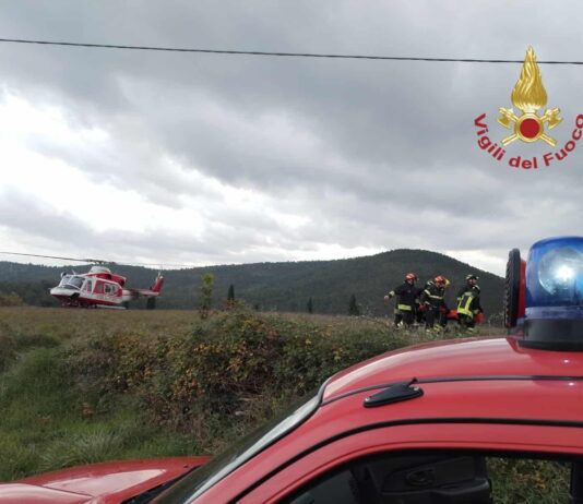 Anziano ferito nel bosco ad Anghiari: recuperato dai Vigili del Fuoco