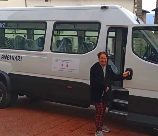 Anghiari, nuovo scuolabus attrezzato per la disabilità