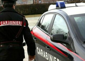Maltrattava i propri familiari con una scacciacani: arrestato dai Carabinieri