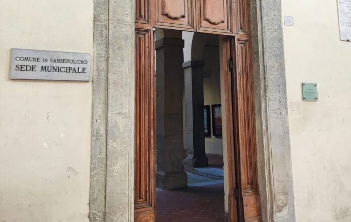 Palazzo-delle-Laudi-ingresso.jpeg